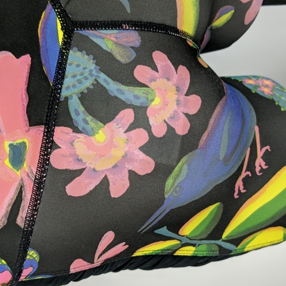 Nike Women's Tights Size Small Black Pink Green Floral Birds Ruched 3/4 Length - Picture 7 of 11